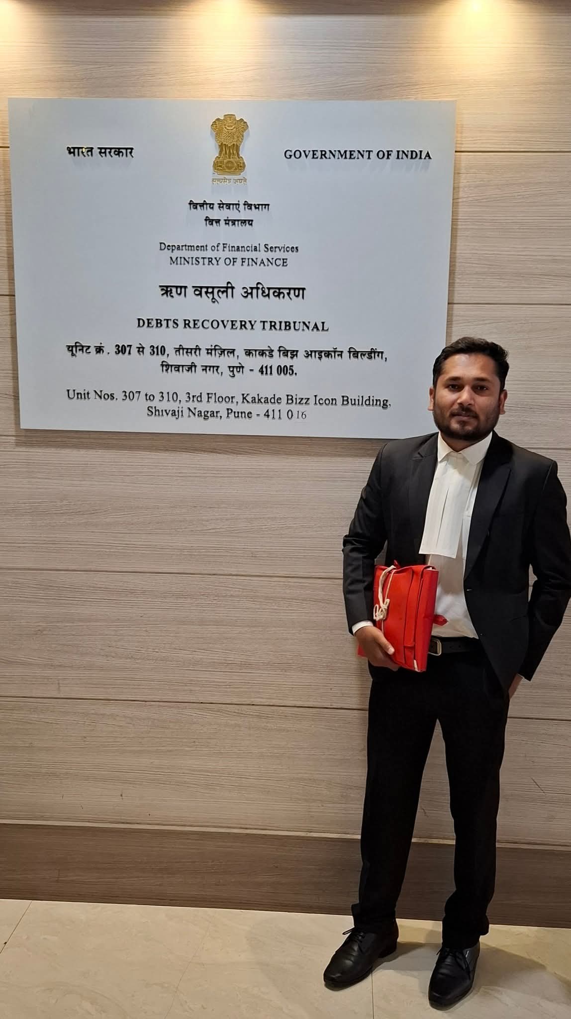 Advocate working in office Pune court legal work